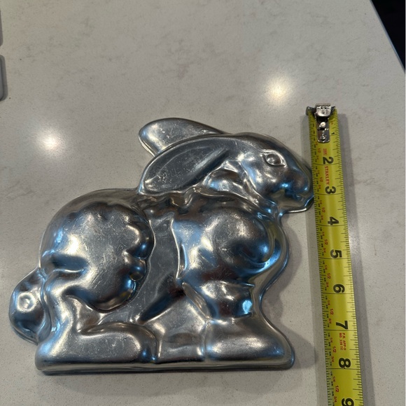 VTG silver bunny cake mold - Picture 3 of 5